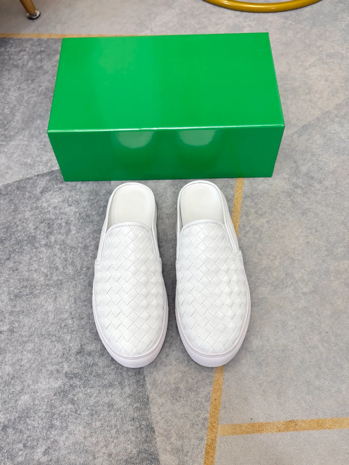 P380 BV men's casual half-drag👞. Handsome and versatile low-top shoes, woven cowhide upper, pigskin lining 🌺🌺perfect shoe last, 🌲🌲fashionable and handsome, comfortable on the feet, 🚗🚗wear-resistant and non-slip rubber outsole. Code number: 38-44. 45 is custom-made and cannot be returned or exchanged